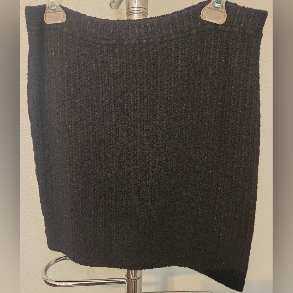 St. John Black Textured Pencil Skirt